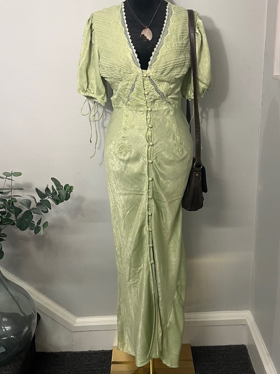 Urban Outfitters Dresses & Skirts - NWT Urban Outfitters Spring Green Puff Sleeve Button Up Maxi Dress Size XS